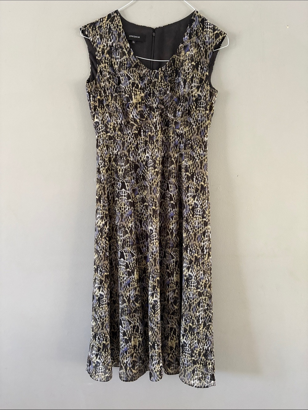 Jones Wear Sleeveless Printed Midi Dress in Black, Cream and Lavender